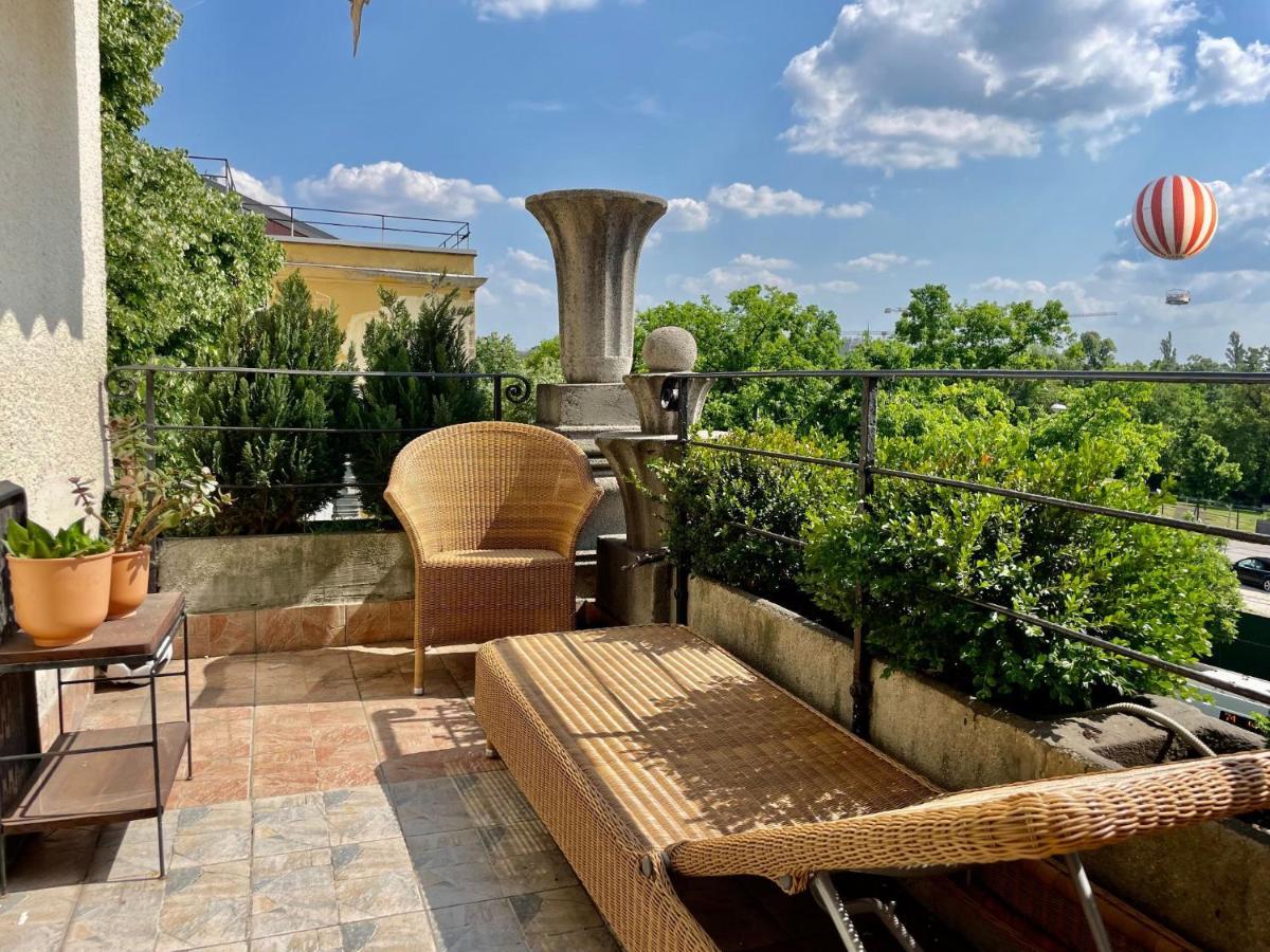 Villa With Terrace Overlooking The City Park Budapest Exterior photo